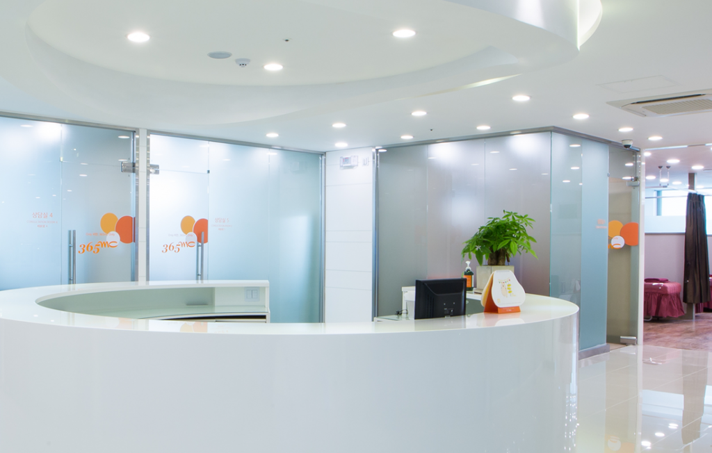 365mc Aftercare Center reception area providing dedicated post-liposuction support