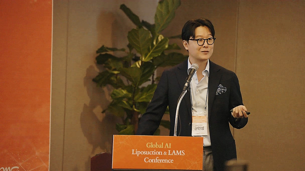 Representative Director Kwon Min-seong of Anyang Pyeongchon Branch delivered a lecture on LAMS and liposuction at the 2024 Glob