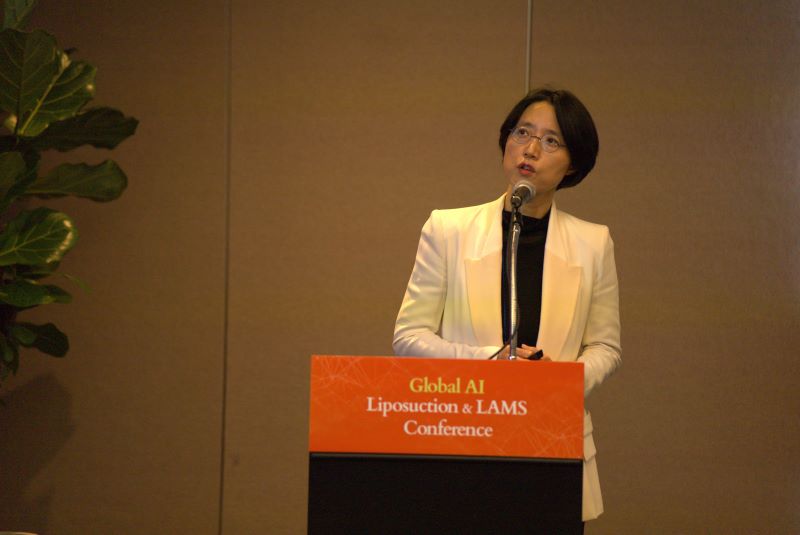 Dr. Kim Hyun-Joo, Director of Busan 365mc Hospital, gave a lecture on 'Abdominal Liposuction' at the 2024 Global AI Liposuction