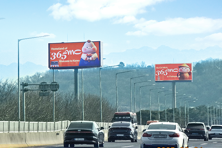 365mc, a new step towards the world! The Incheon Airport Expressway is illuminated in a vibrant orange hue ✈